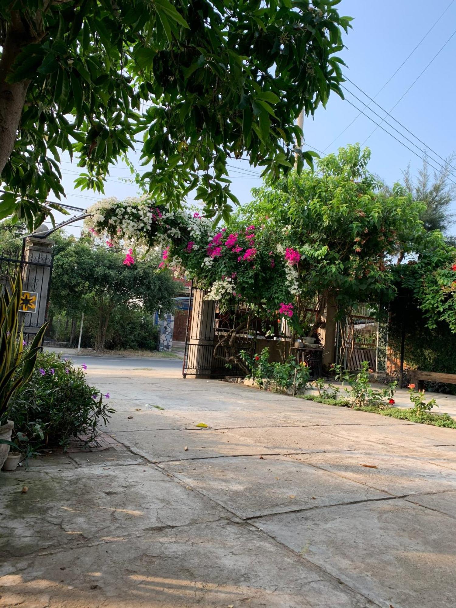 Yellow Farm Homestay Dong Tac Екстер'єр фото